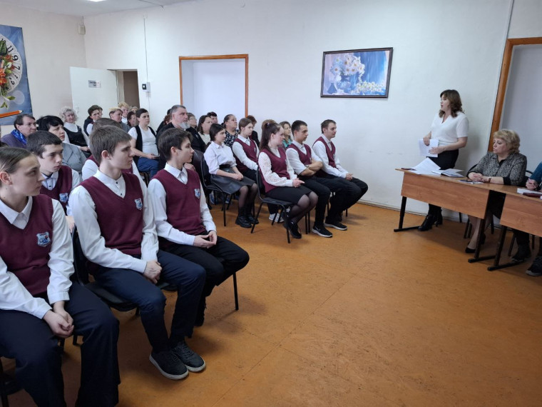 В школе п. Садовый состоялось общешкольное родительское собрание.